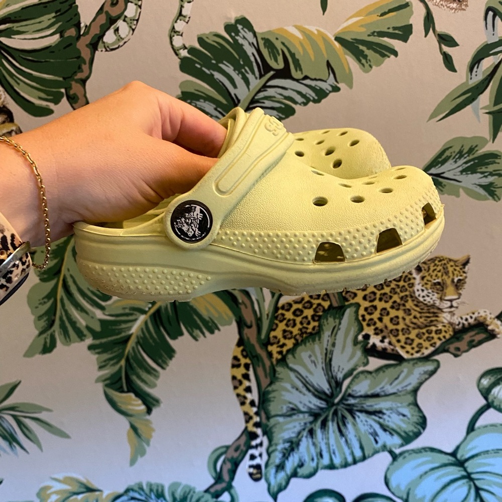 Toddler crocs